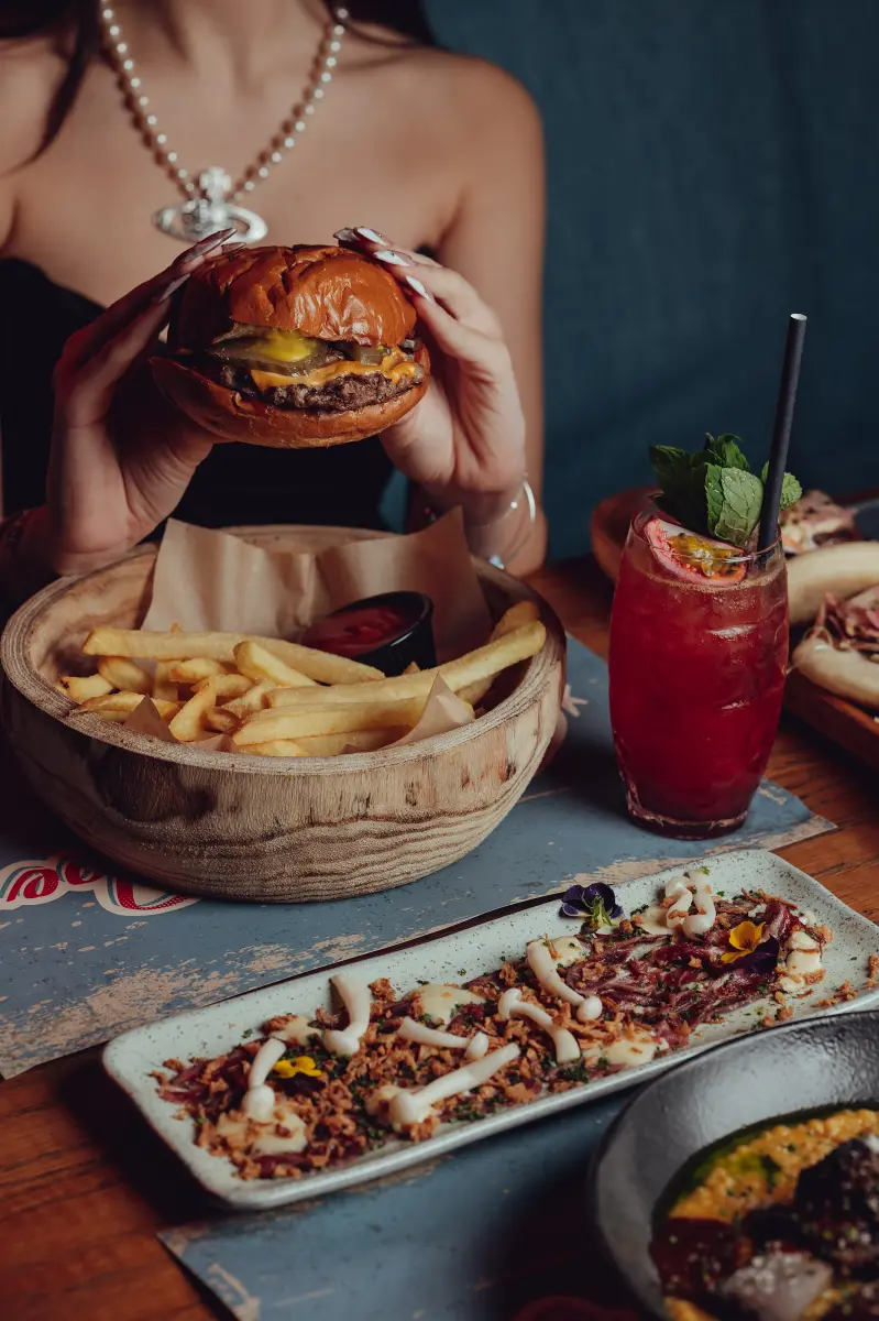 Sloppy Joe – American Bar & Grill